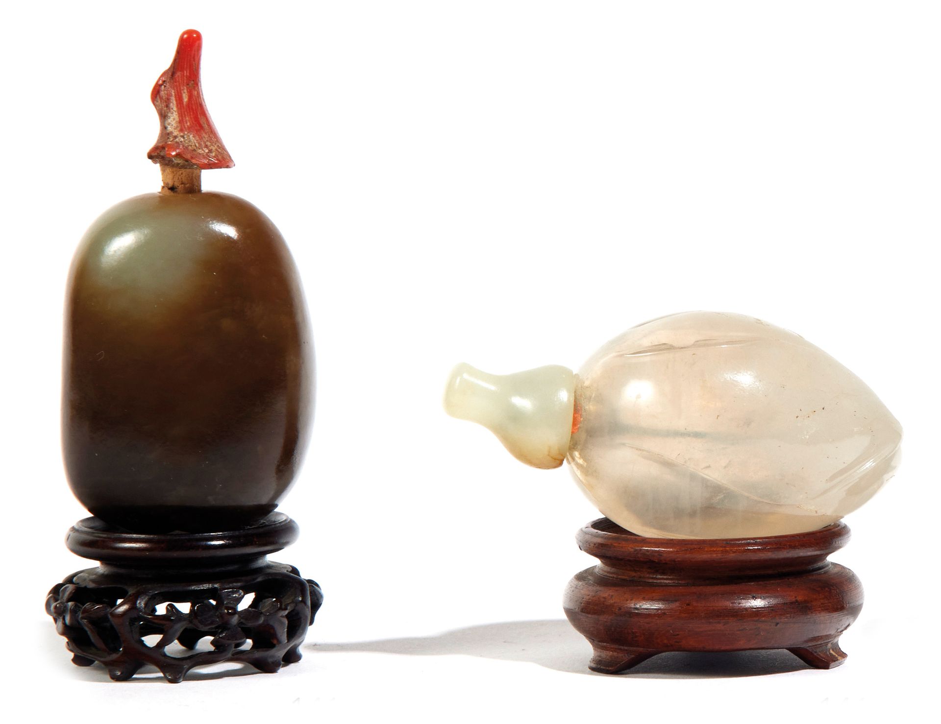 Chine XIXe siècle 
中国 19世纪




三个烧瓶，两个是岩石水晶，另一个是玛瑙，一个是莲花苞的形状，另外两个是卵形的。(石头中的碎片）。H&hellip;