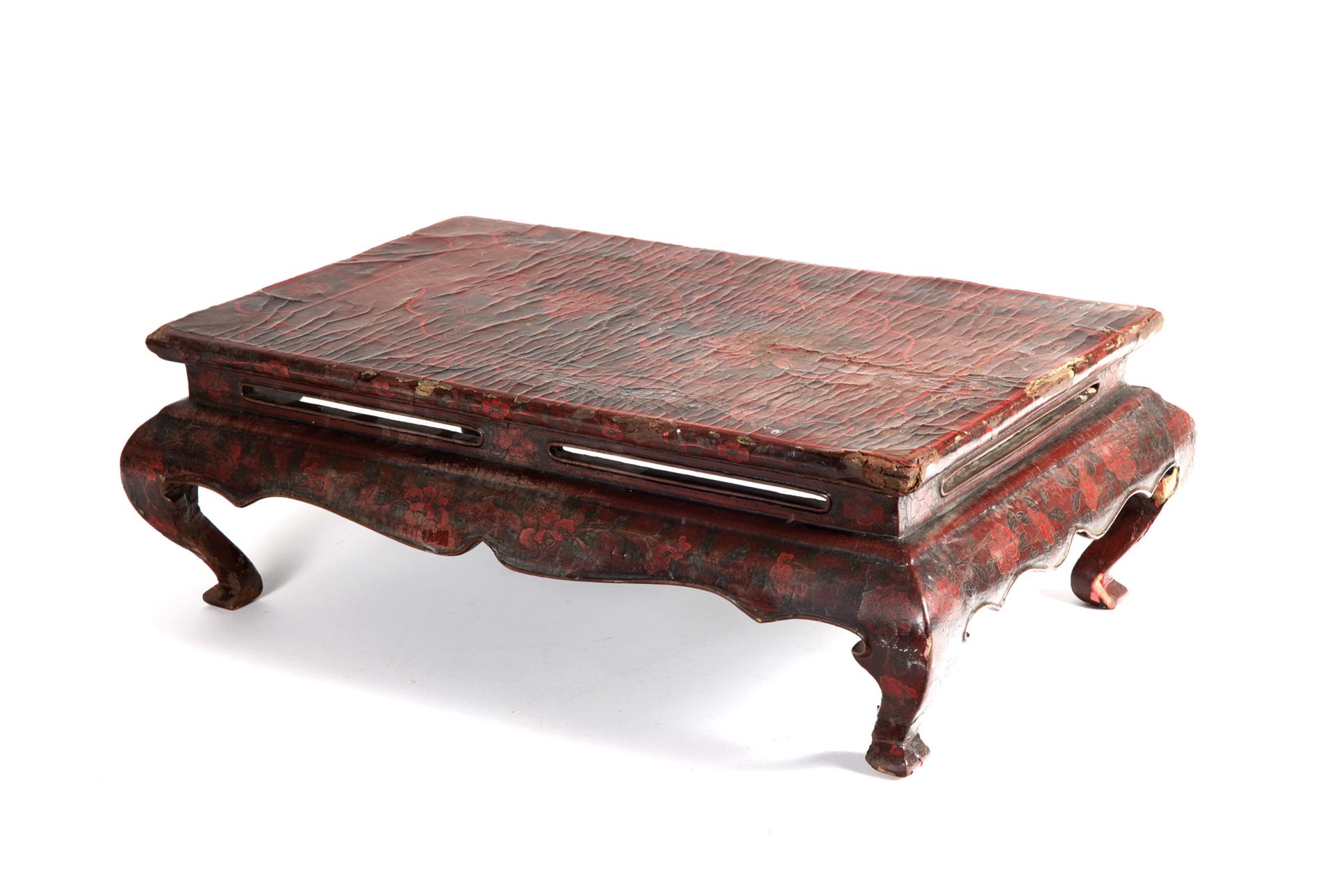 CHINE-XIXe siècle CHINE-XIXe siècle

Table basse à plateau rectangulaire en bois&hellip;