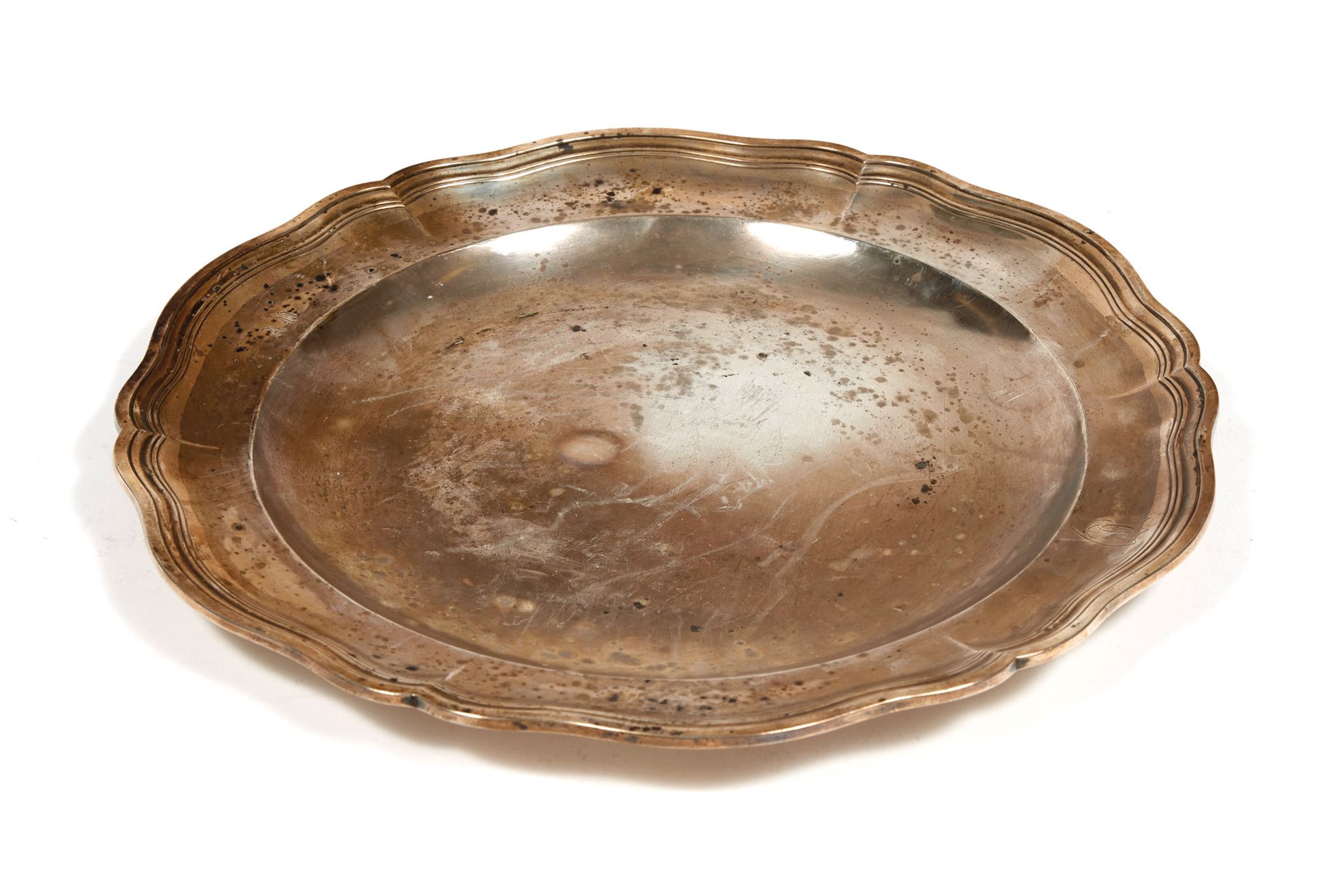 Plat circulaire en argent Circular silver dish

By Edmé-Pierre Balzac, Paris, 17&hellip;