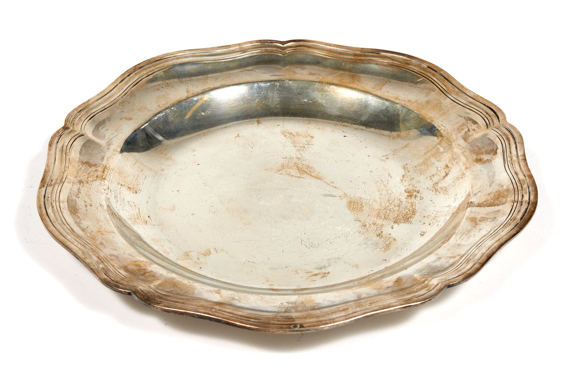 Plat circulaire en argent Circular silver dish

Paris, 1783, master-goldsmith A &hellip;