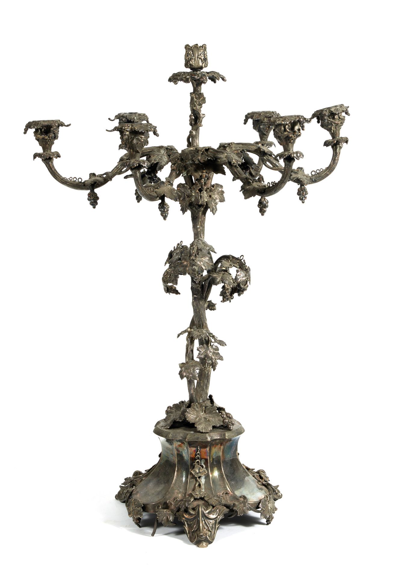 Grand candélabre Large candelabra

in silver plated metal decorated with vine le&hellip;
