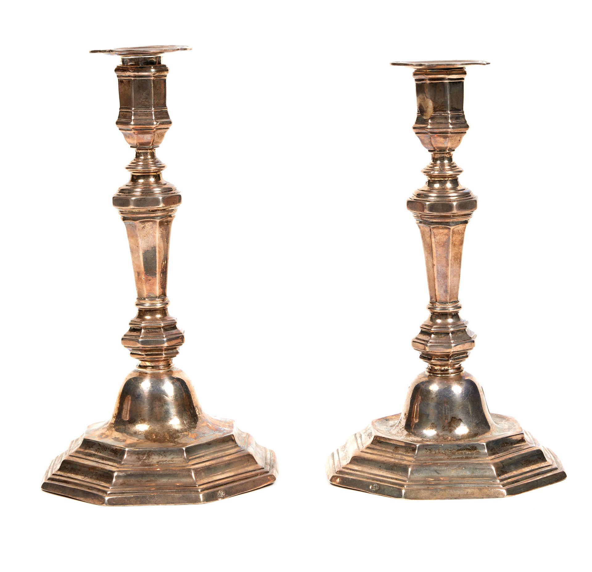 Paire de FLAMBEAUX en argent Pair of silver torches

Probably by Mathieu Coiny, &hellip;