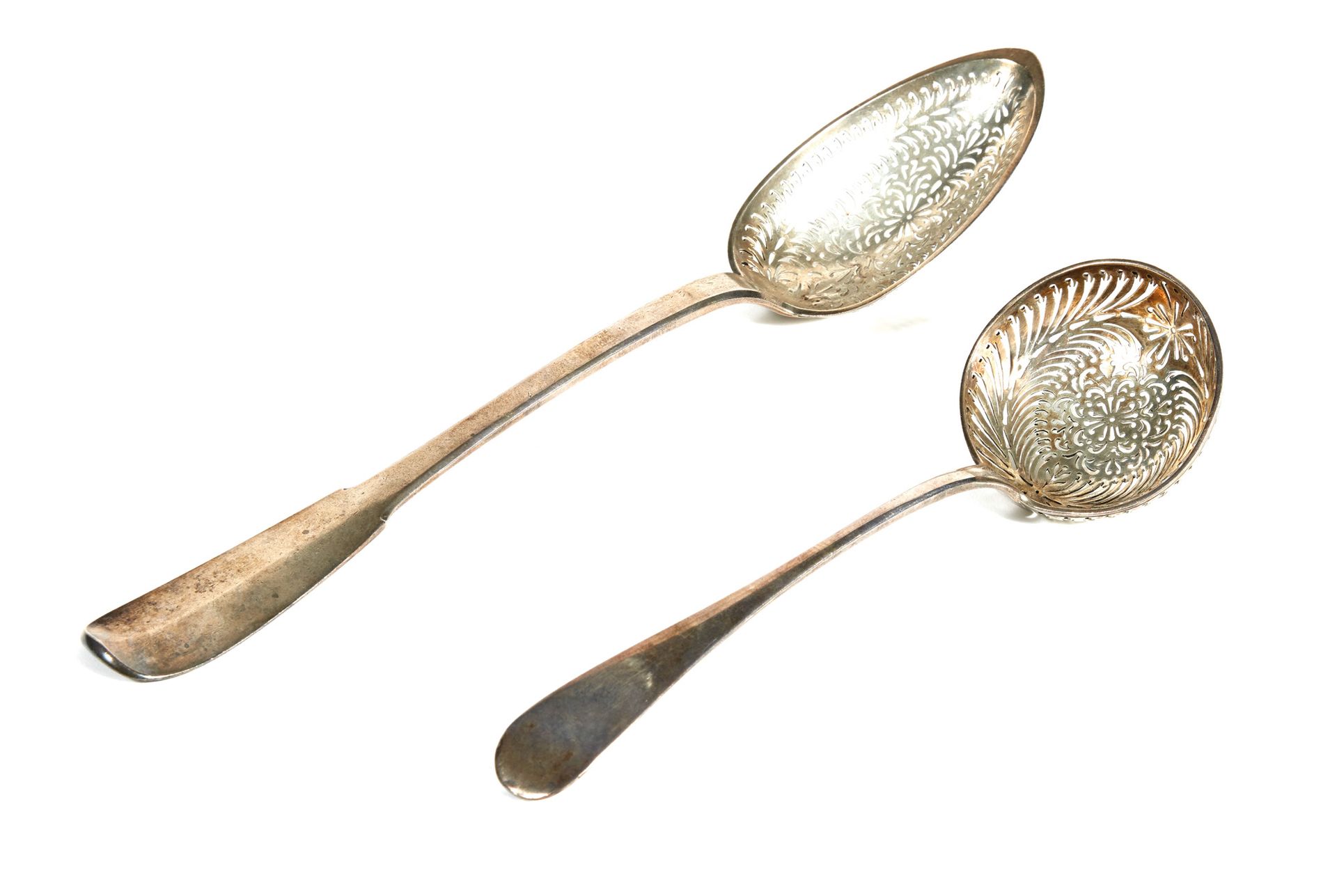 Ensemble comprenant : 套装包括 :



银色的橄榄形勺子

作者：Augustin-Louis Cottin，巴黎，1810-1819年&hellip;