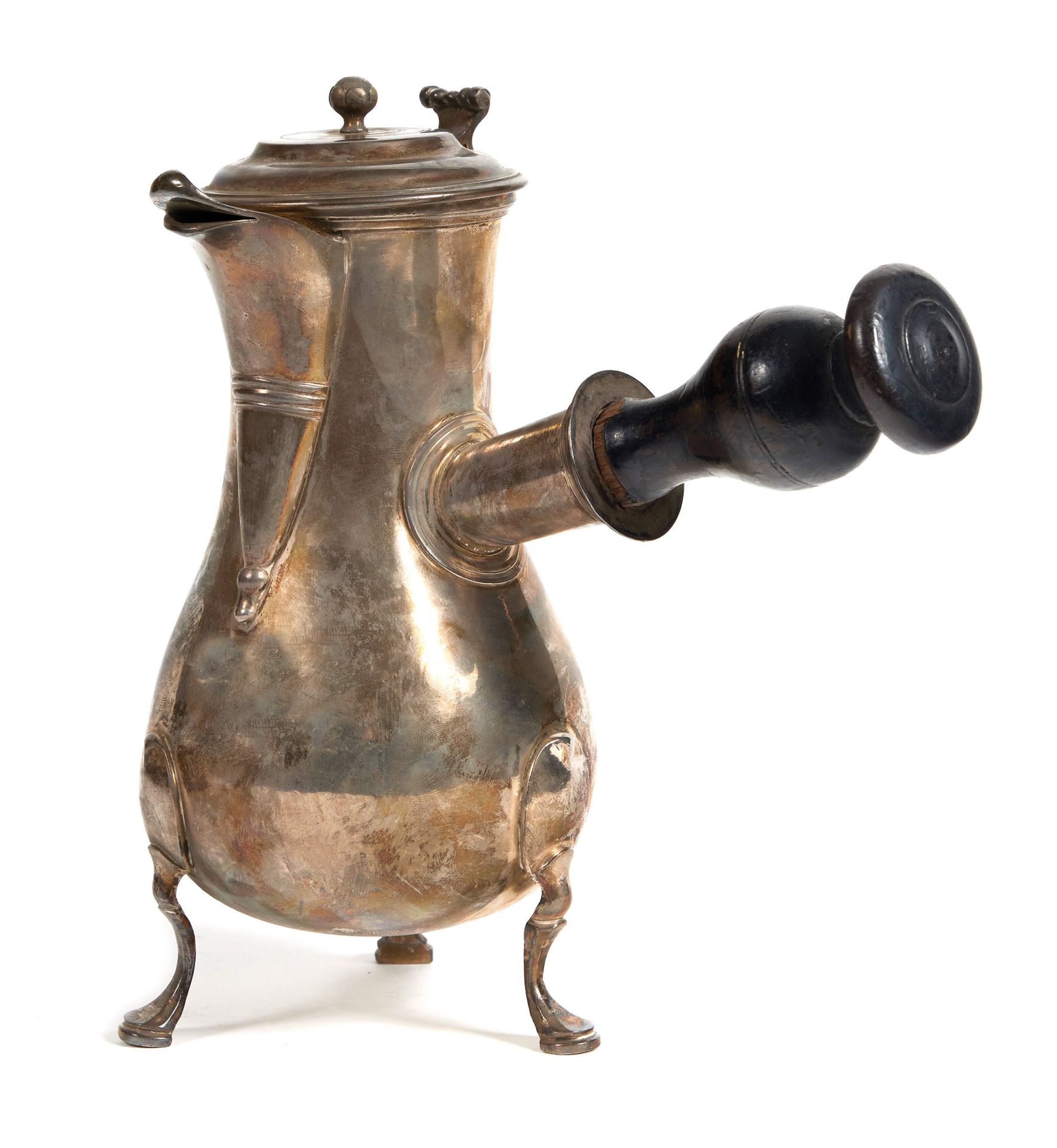 Cafetière en argent 银色咖啡壶

作者：Marc Bazille，蒙彼利埃，1763-1764年

梨形，有三只马刀脚，侧边的把手在木头上没&hellip;