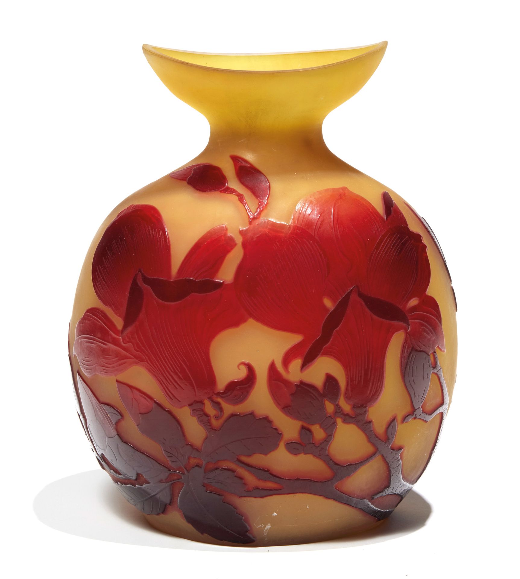 ÉTABLISSEMENTS GALLÉ 加莱机构

一个多层玻璃葫芦花瓶，在黄色的背景上用酸和轮子浮雕了一个郁金香树的图案，颜色深浅不一。高21.5厘米。签名&hellip;