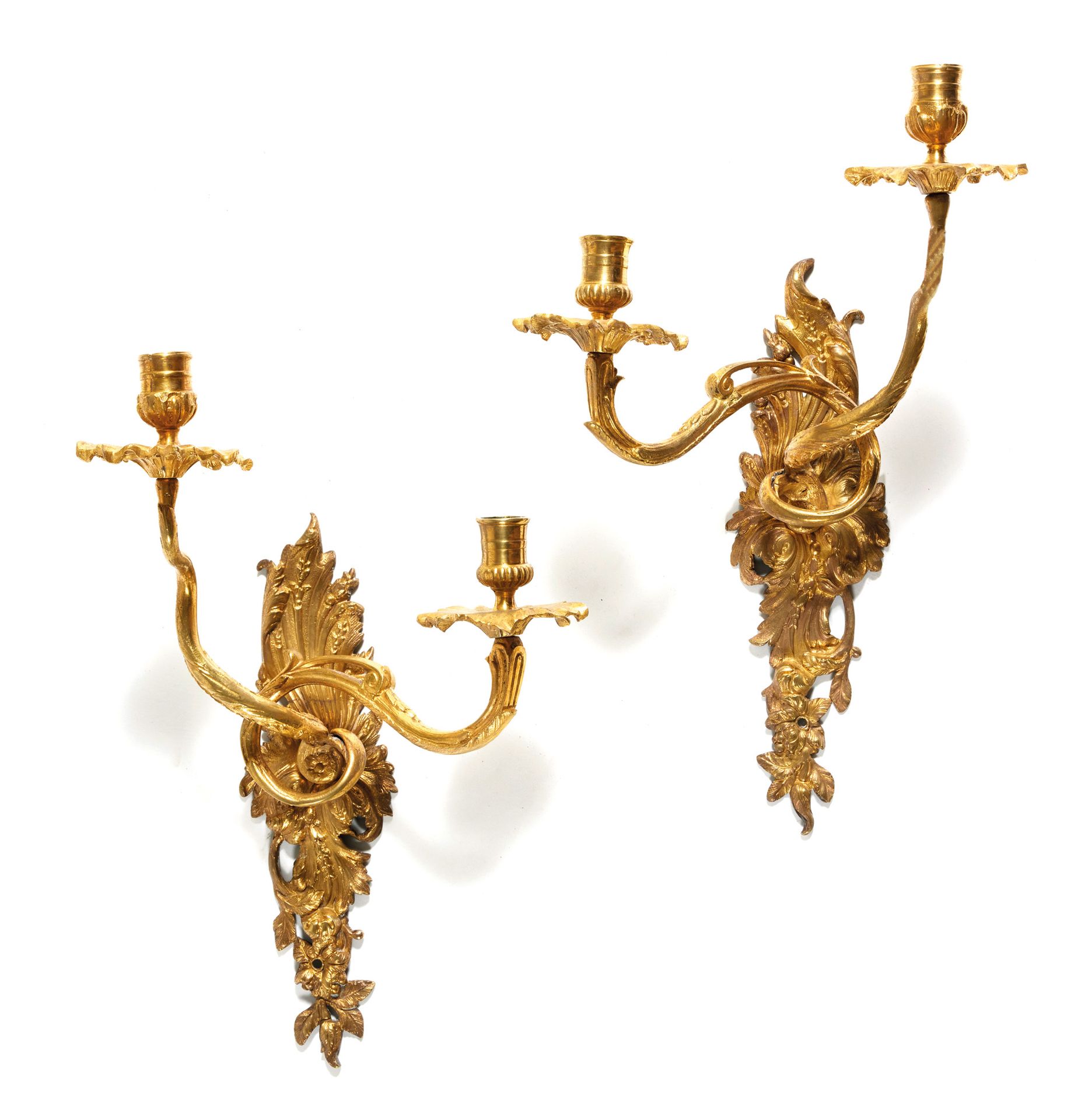 Paire d’appliques Coppia di appliques
in bronzo cesellato e dorato con tre rami &hellip;