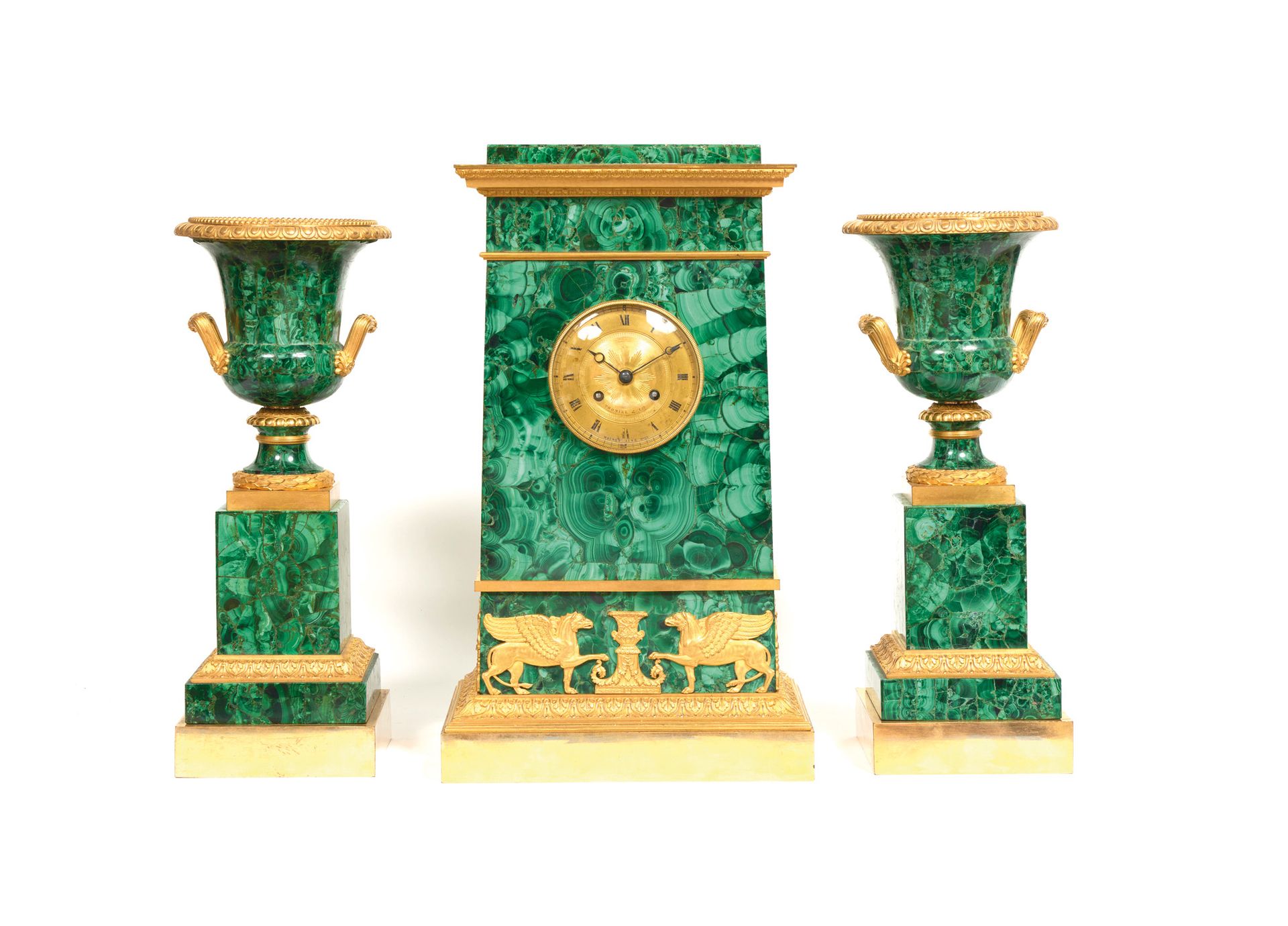 Garniture de cheminée comprenant : THIS LOT HAS BEEN CLASSIFIED AS A NATIONAL TR&hellip;