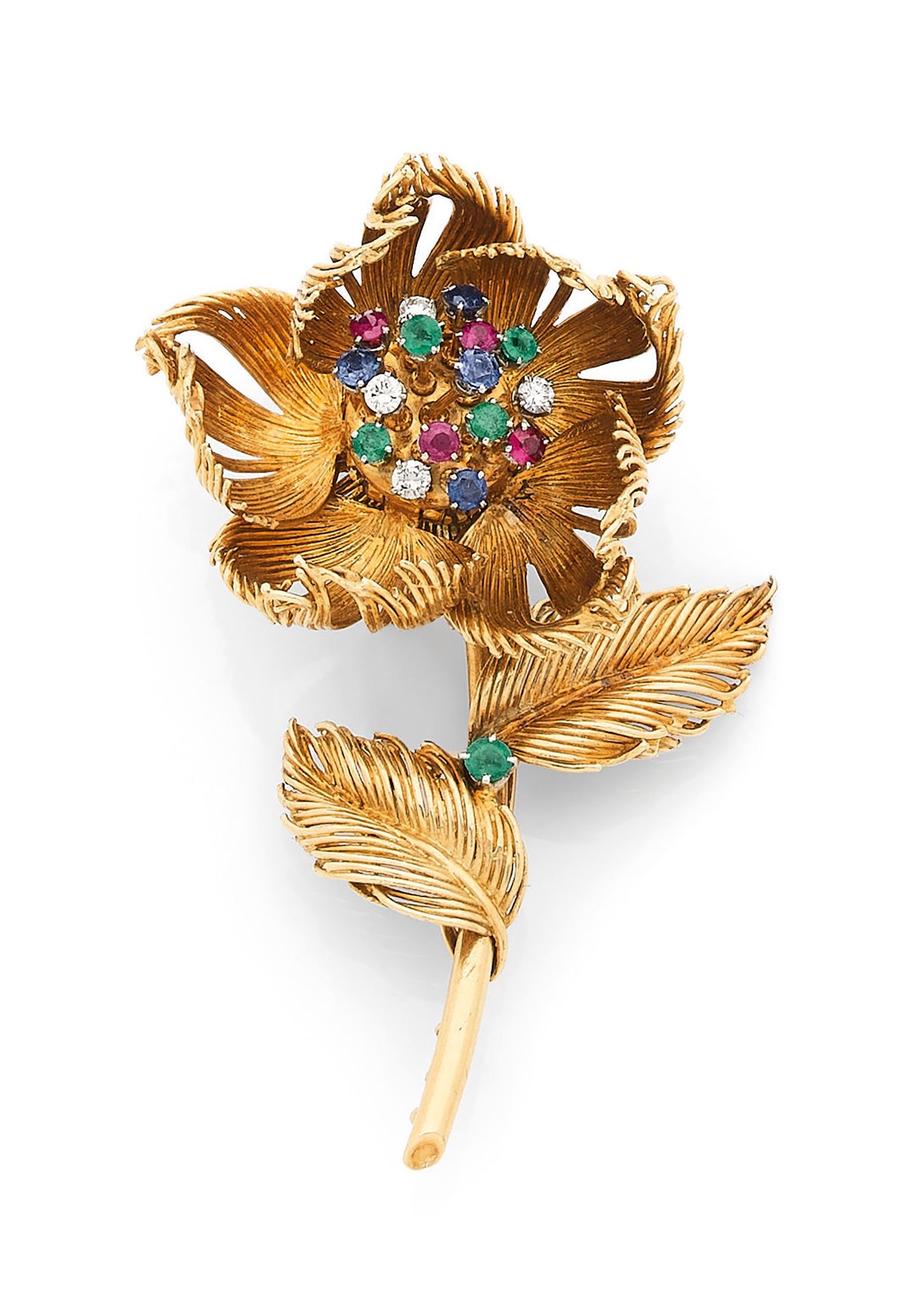 CARTIER 卡地亚
一枚18K(750)金胸针夹，代表一朵花，活动的花蕊上镶嵌着钻石、红宝石、蓝宝石和绿宝石，花瓣是衔接的。 
有签名和编号。 
1950年&hellip;