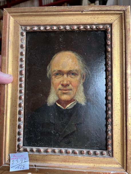Null 法国画派 19 世纪
拿着酒杯的男子肖像
油画
19.5 x 14.5 厘米