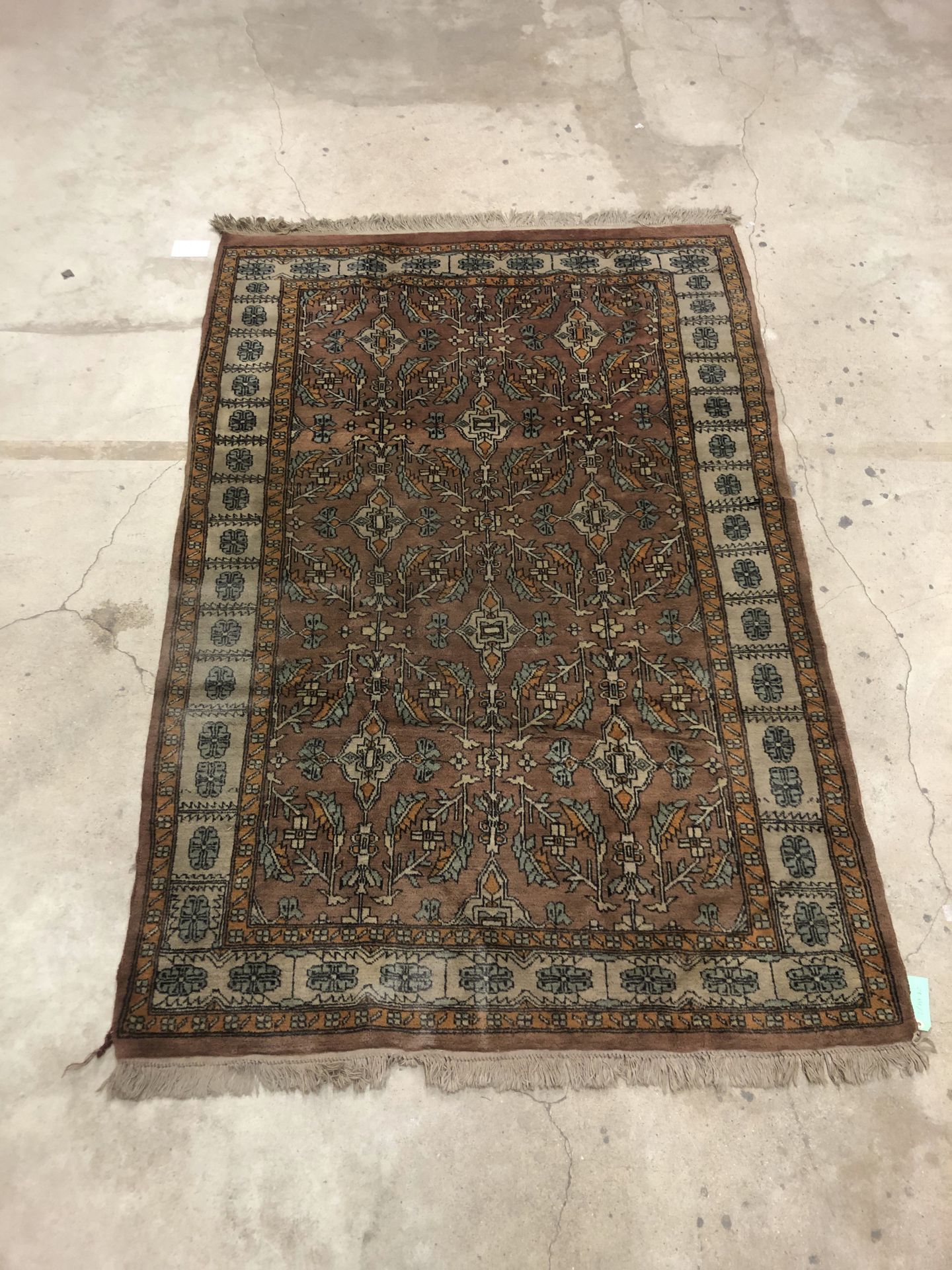 Null Brown wool carpet with floral design, beige border