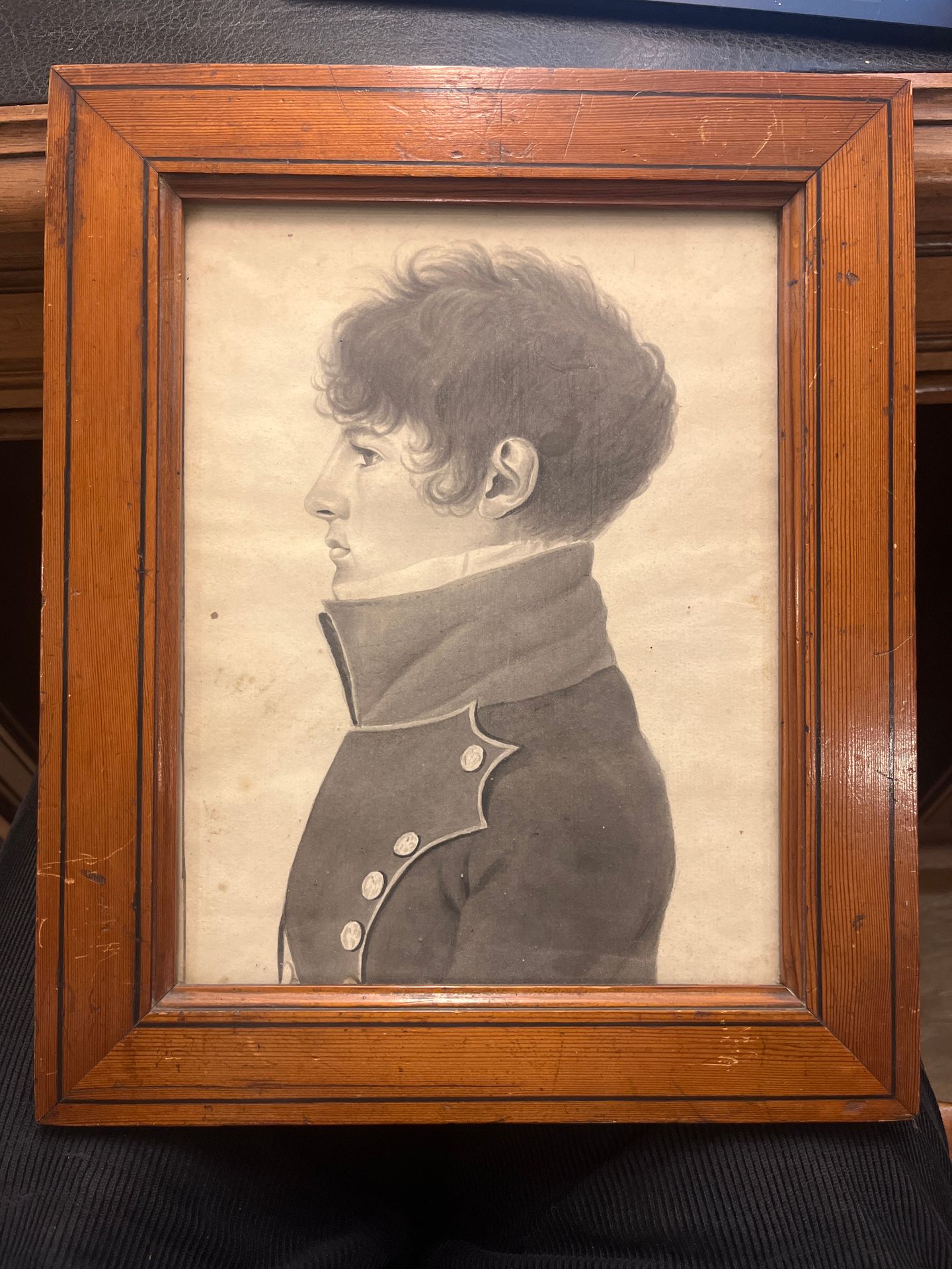 Null 19 世纪法国学院派
青年男子侧面肖像
水墨
22 x 18 厘米

画框背面有题词："Mon portrait à l'âge de 18 ans,&hellip;