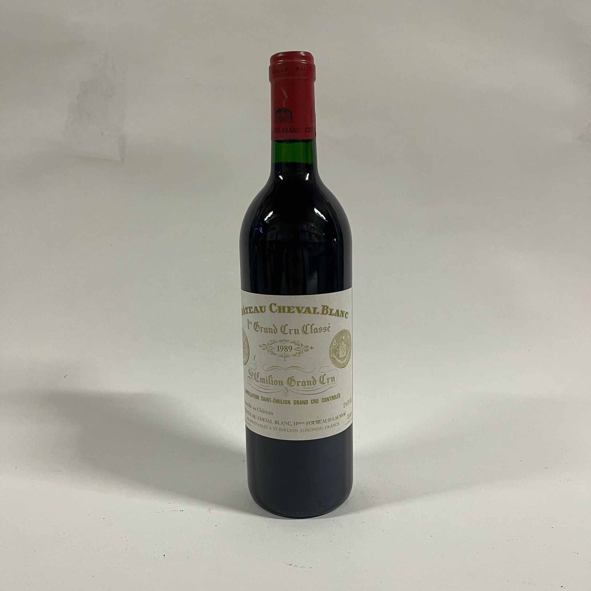 Null 1 bouteille Château Cheval Blanc 1989 Saint Emilion, étiquette très légèrem&hellip;