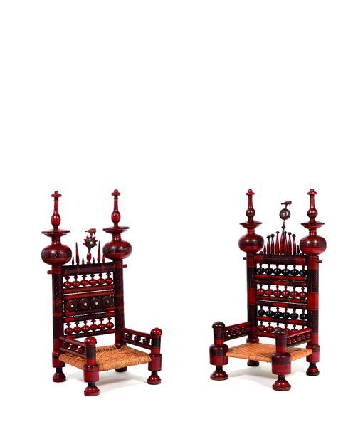 Null Deux chaises en bois tourné peinte en rouge, Pakistan

assise en cordage, e&hellip;