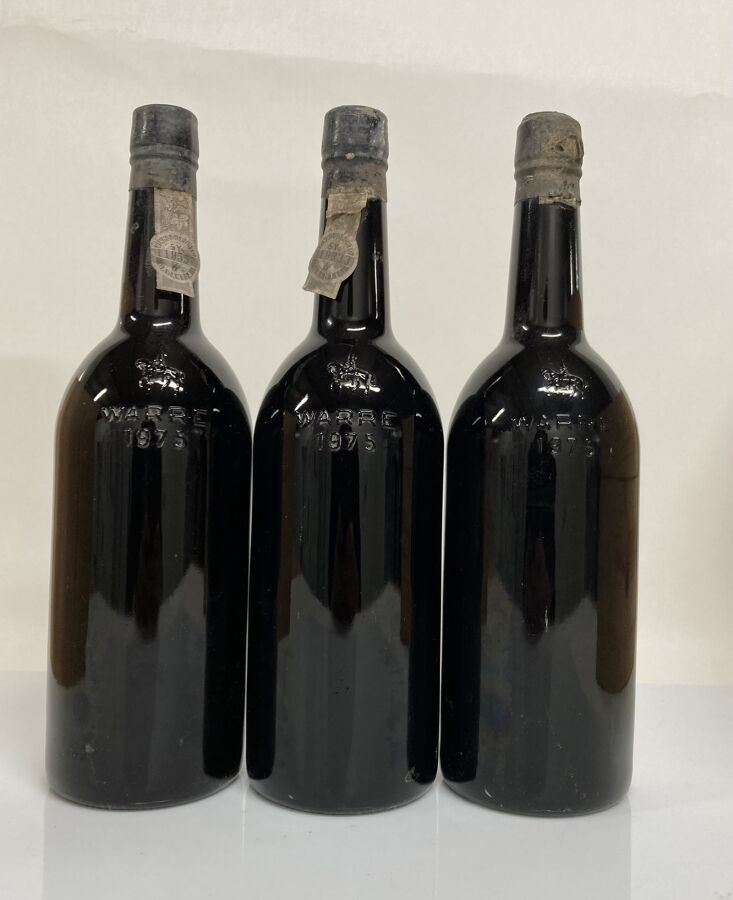 Null 3 Bottles PORTO VINTAGE 1975 Warre (levels in the neck; without labels; vin&hellip;