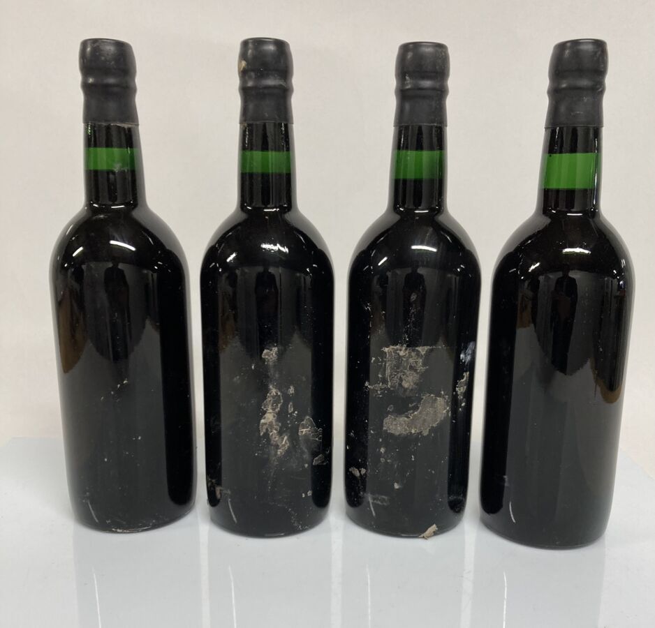 Null 4 bottiglie PORTO VINTAGE 1966 Croft (livelli nel collo; 2 sedimenti dell'e&hellip;