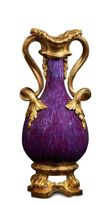 FRANÇOIS VION 被认为是弗朗索瓦-维昂（1737-1790）的作品

在巴黎的青铜器，1764年获得大师级的创始人。

瓷器花瓶陶器

带单色红铜装&hellip;