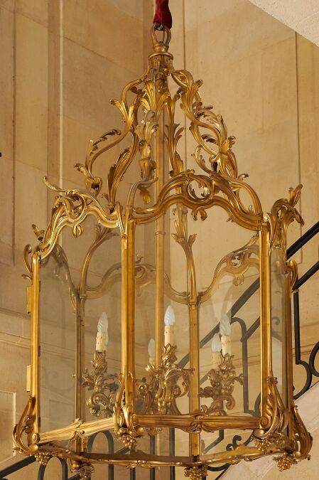 JACQUES CAFFIERI 模型之后

雅克-卡费里（1678-1755）著

1750年的贝尔维尤

前庭很重要的灯笼

有六个釉面

在19世纪执行的&hellip;