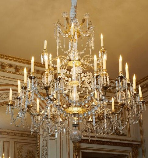 Null VERY IMPORTANT CHANDELIER

WITH THIRTY LIGHTS ON THREE LEVELS

Second half &hellip;