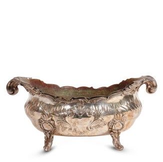 Null PLANTER OF MIDDLE OF TABLE

France, circa 1900/1910.

In silver, Minerve ma&hellip;