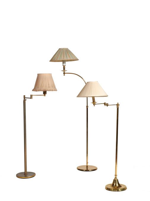 Null READING LIGHT IN GILDED BRASS

WITH ARTICULATED ARM

Circular base. Shade i&hellip;