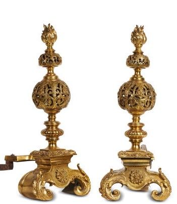 Null 一对雪纳瑞

西班牙-荷兰。

约1620年

铸铜，有凹槽和鎏金。

H.66厘米 宽28厘米 深76厘米

状况良好。



他们站在一个有两个带&hellip;