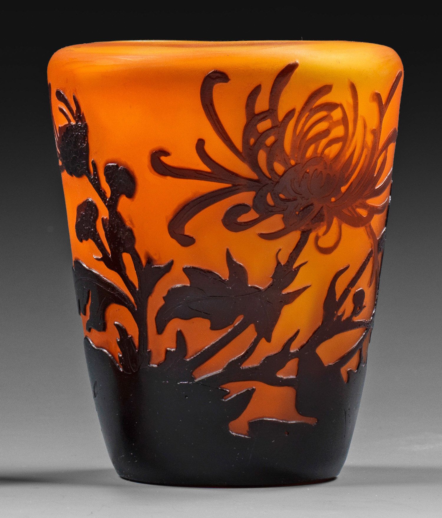 Null Vase d'ornement à décor de chrysanthèmes Forme de coupe conique avec bord e&hellip;