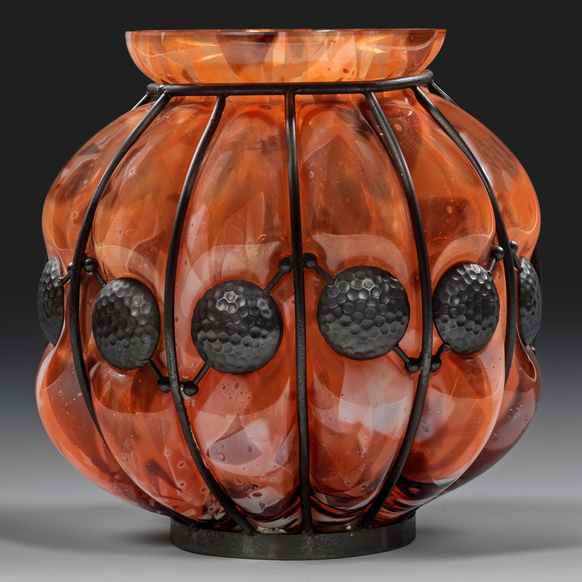 Null Vase boule de style Art Déco Monture en fer forgé. Verre surchauffé, incolo&hellip;