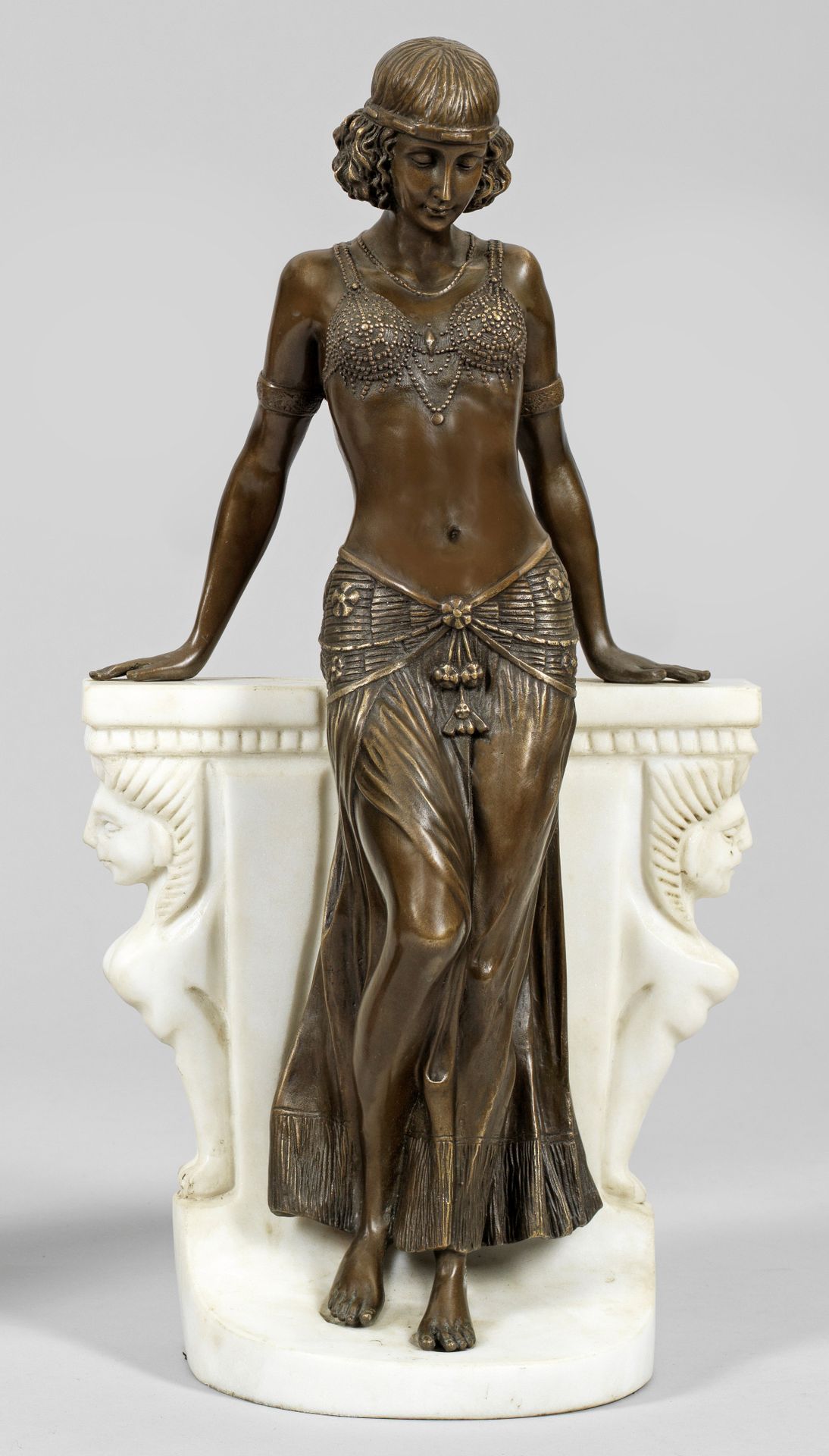 Null Sculpteur français (actif à la fin du 20e s.)
Danseuse égyptienne
Bronze, p&hellip;