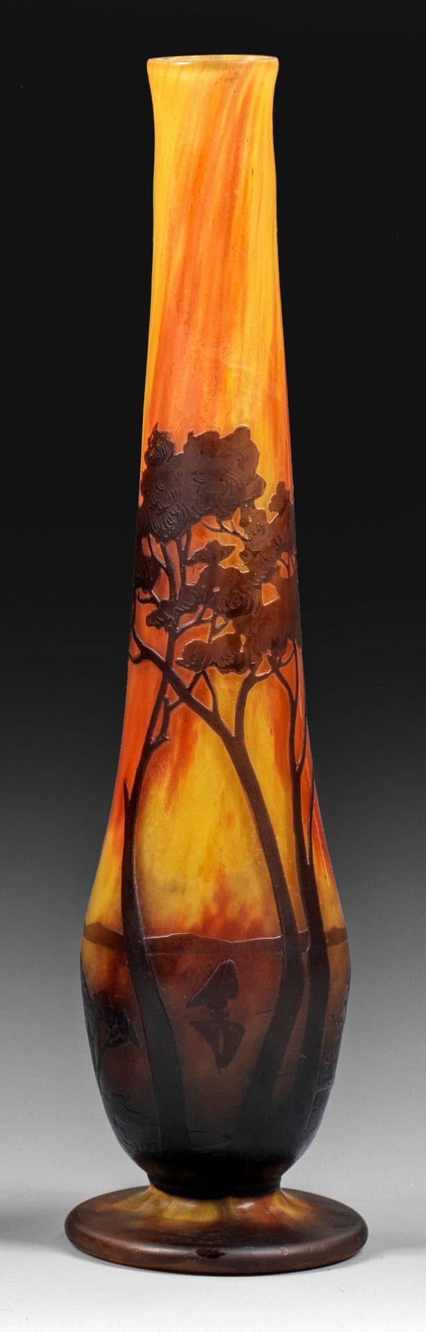 Null Vase décoratif Art Nouveau avec paysage lacustre de Daum Frères.
En forme d&hellip;