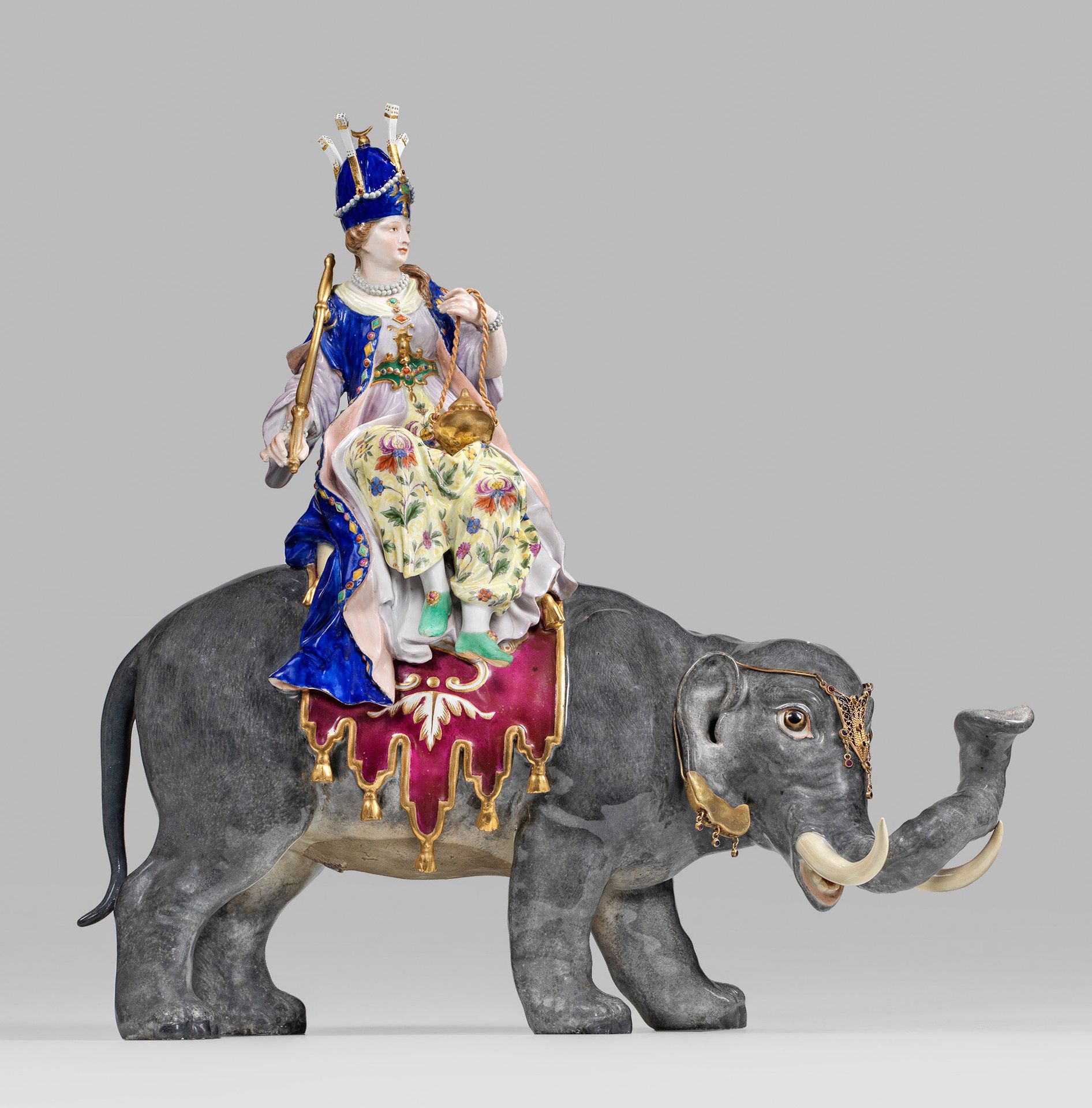 Null Grande figurine Meissen "Sultane sur éléphant" (ou "Persane sur éléphant").&hellip;