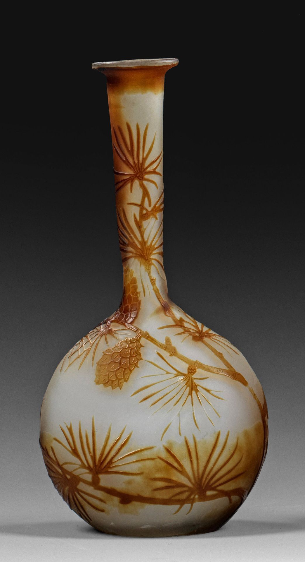 Null Vase soliflore à décor de branches de mélèze Corps rond, aplati des deux cô&hellip;
