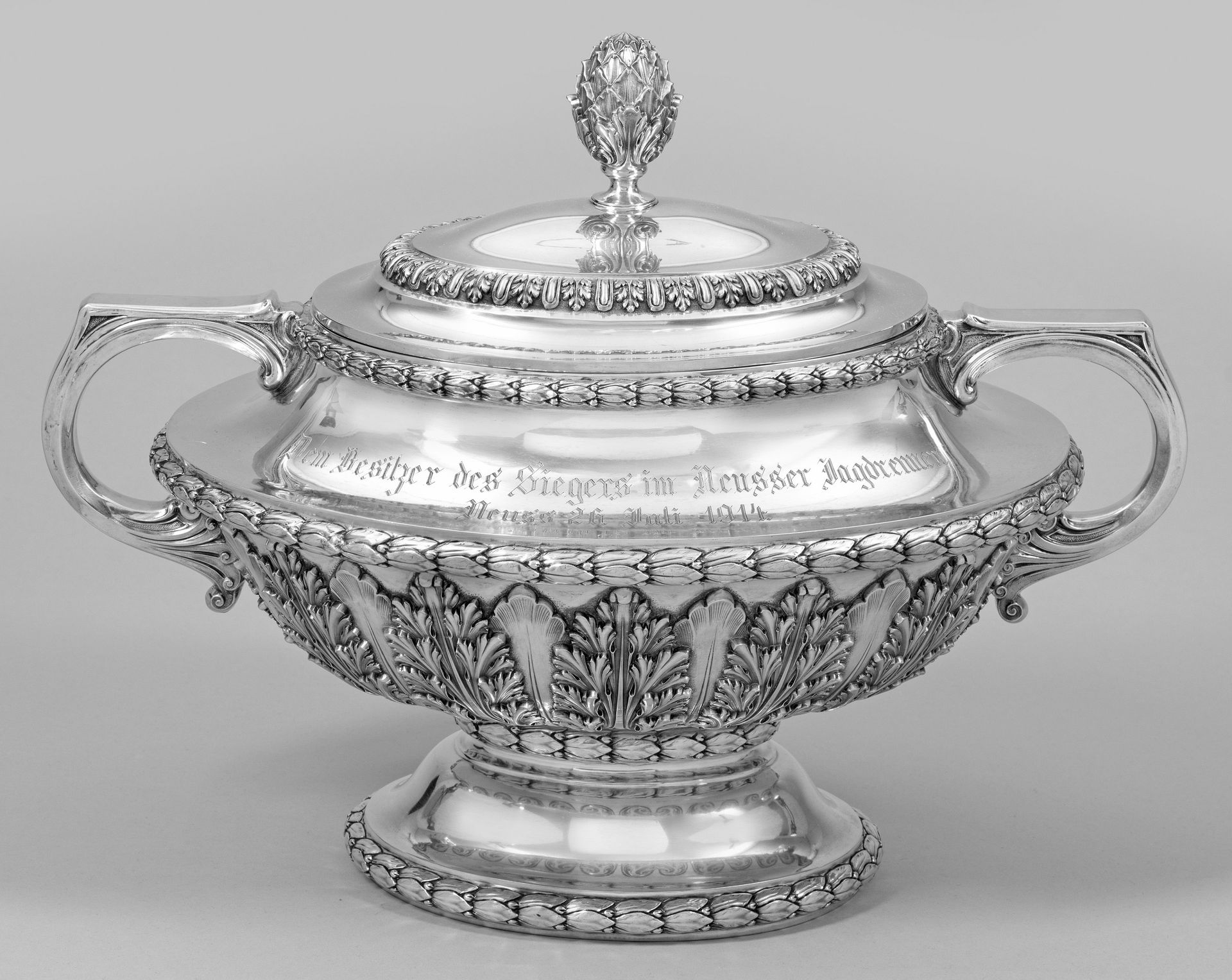 Null Magnificent silver tureen as a prize of honor. Oval, domed stand, merging i&hellip;
