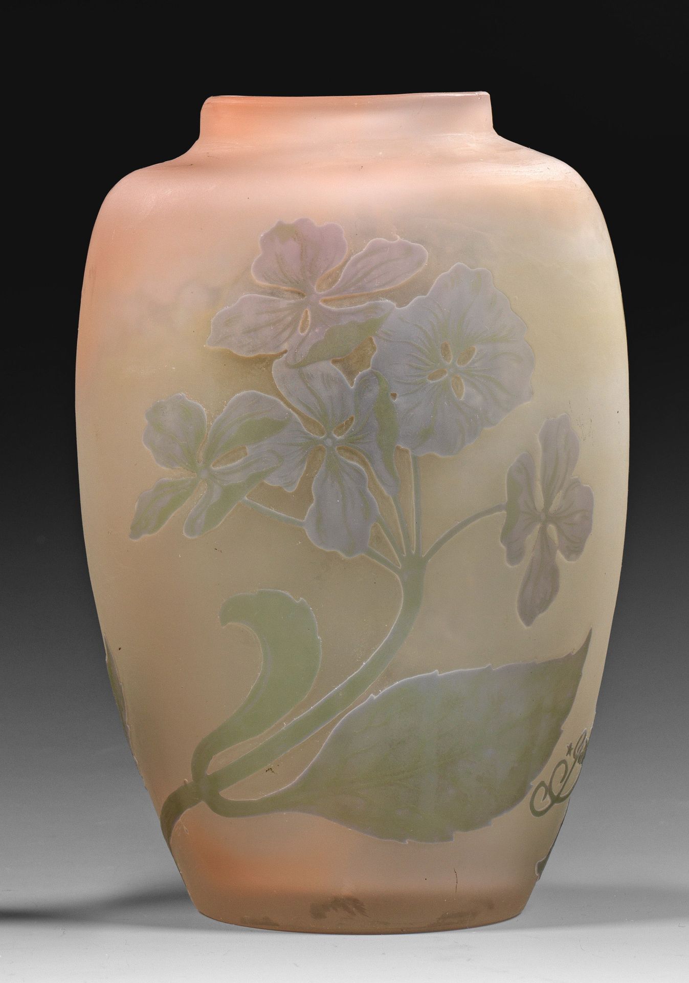 Null Vase d'ornement à décor d'hortensias Forme ovoïde étirée, à deux faces, rep&hellip;