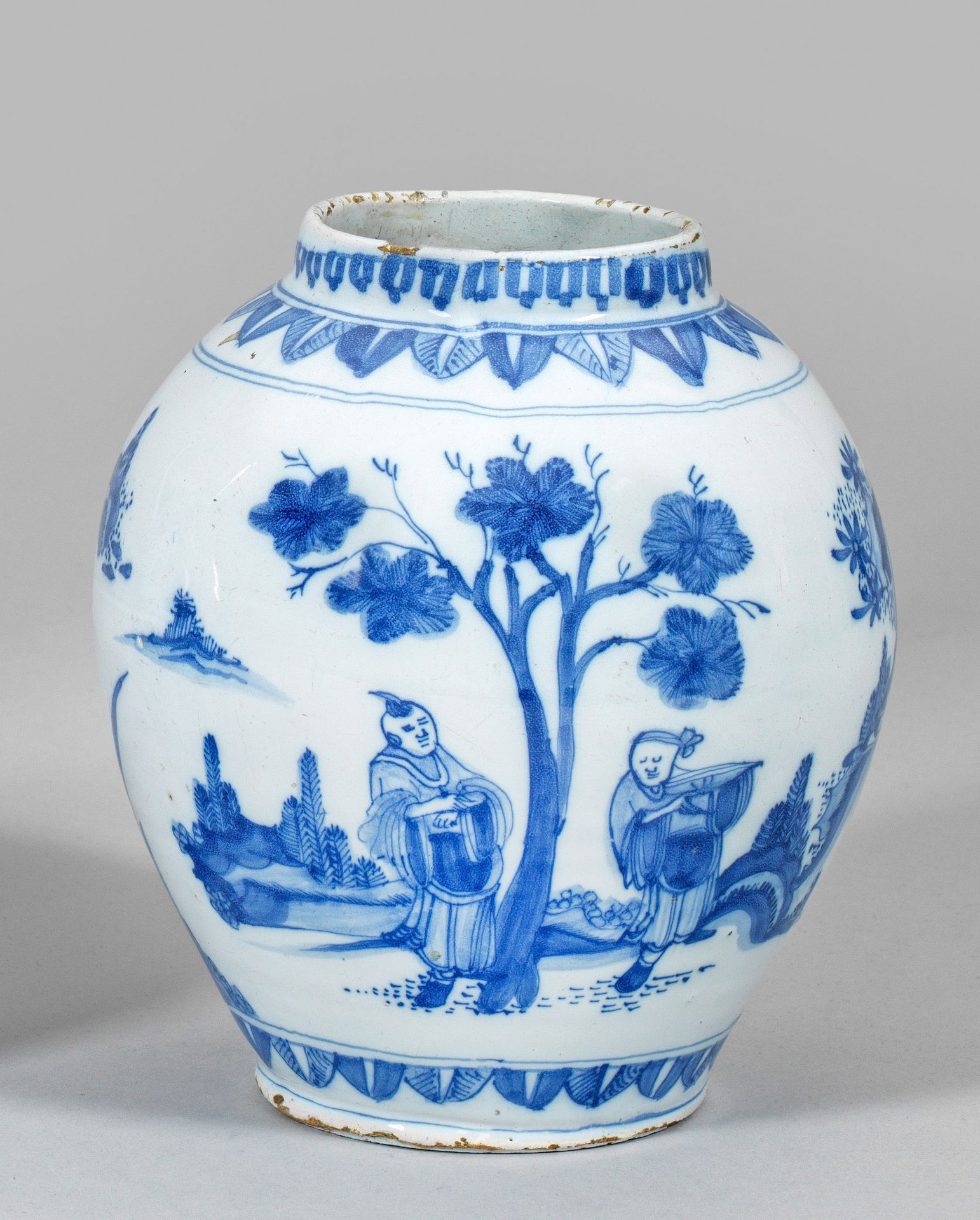 Null Vase de Francfort en faïence de Chinois. Forme ovoïde à col court. Décor bl&hellip;