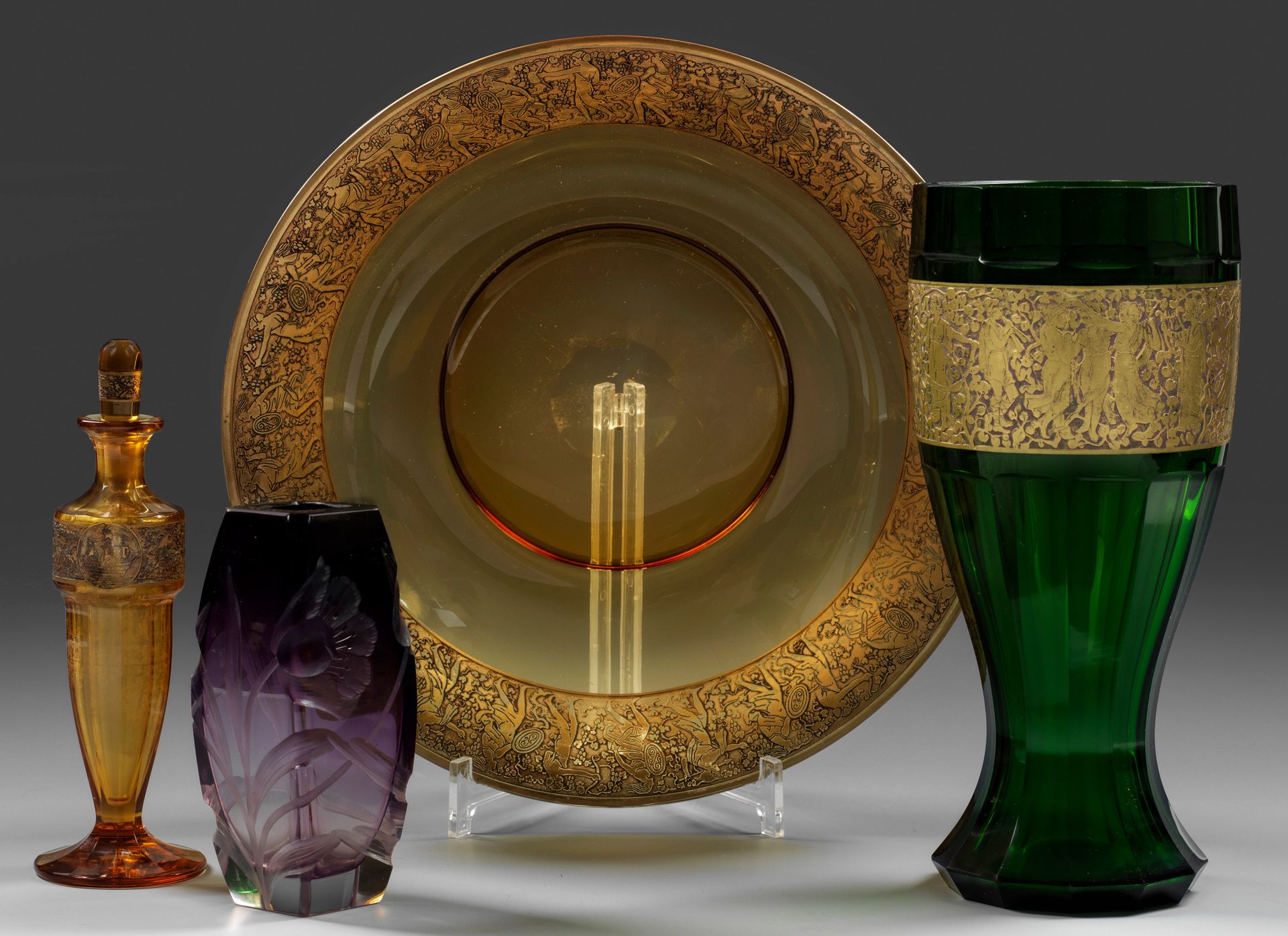 Null Collection de quatre objets en verre Art déco de Moser et Adolf Rasche.
Com&hellip;