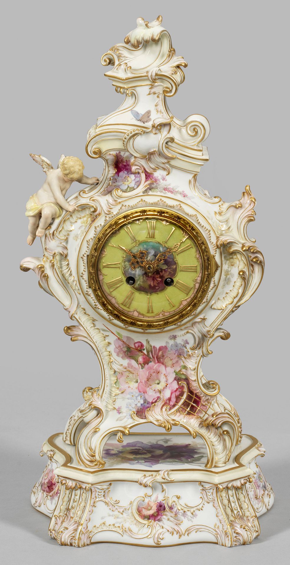 Null Magnificent mantel clock by KPM Berlin with soft painting On a three-sided &hellip;