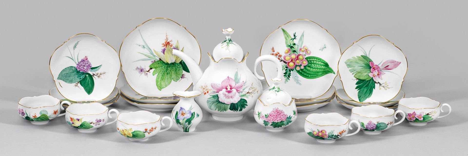Null Rare Meissen tea service with "Exotic water plants" decoration
for six pers&hellip;