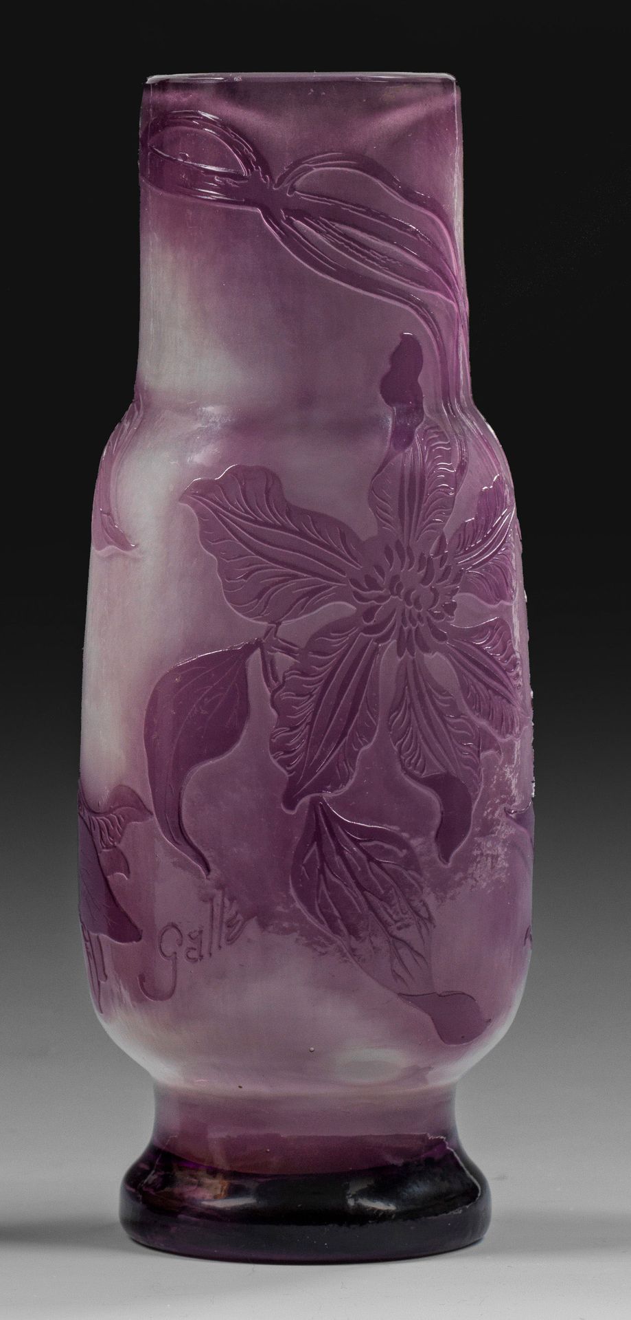 Null Vase décoratif Art Nouveau à décor de clématites d'Emile Gallé Forme élancé&hellip;