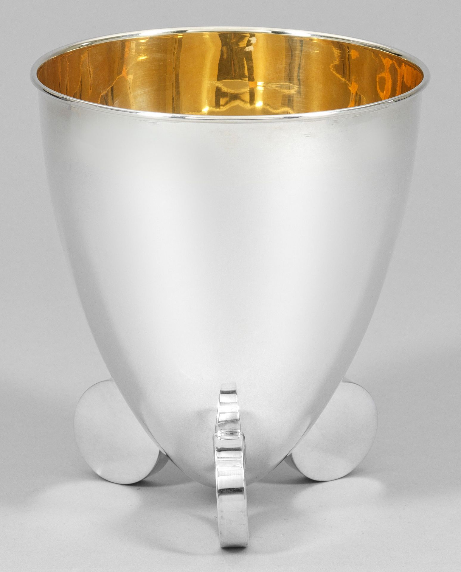 Null Champagne cooler in Art Déco style sterling silver. Conical body supported &hellip;