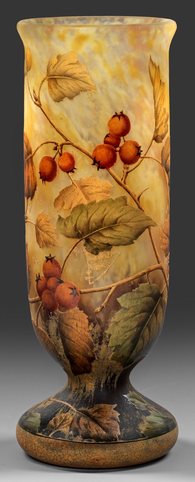 Null Grand vase décoratif Art Nouveau à décor d'aubépine de Daum Frères en forme&hellip;
