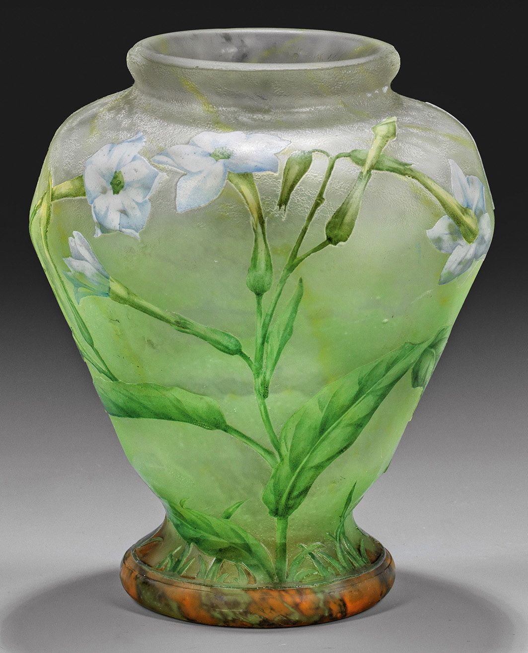 Null Vase Art Nouveau à décor de tabac décoratif de Daum Frères Forme balustre, &hellip;