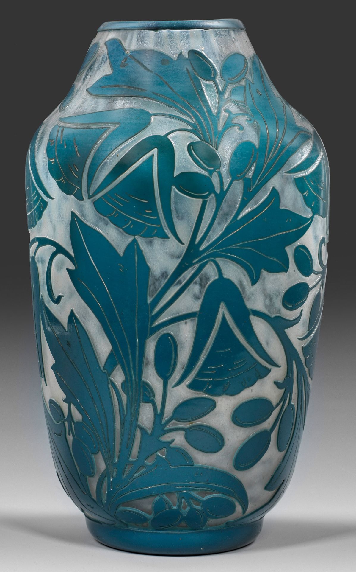 Null Grand et rare vase Art Déco de Daum Frères Forme ovoïde allongée avec une e&hellip;