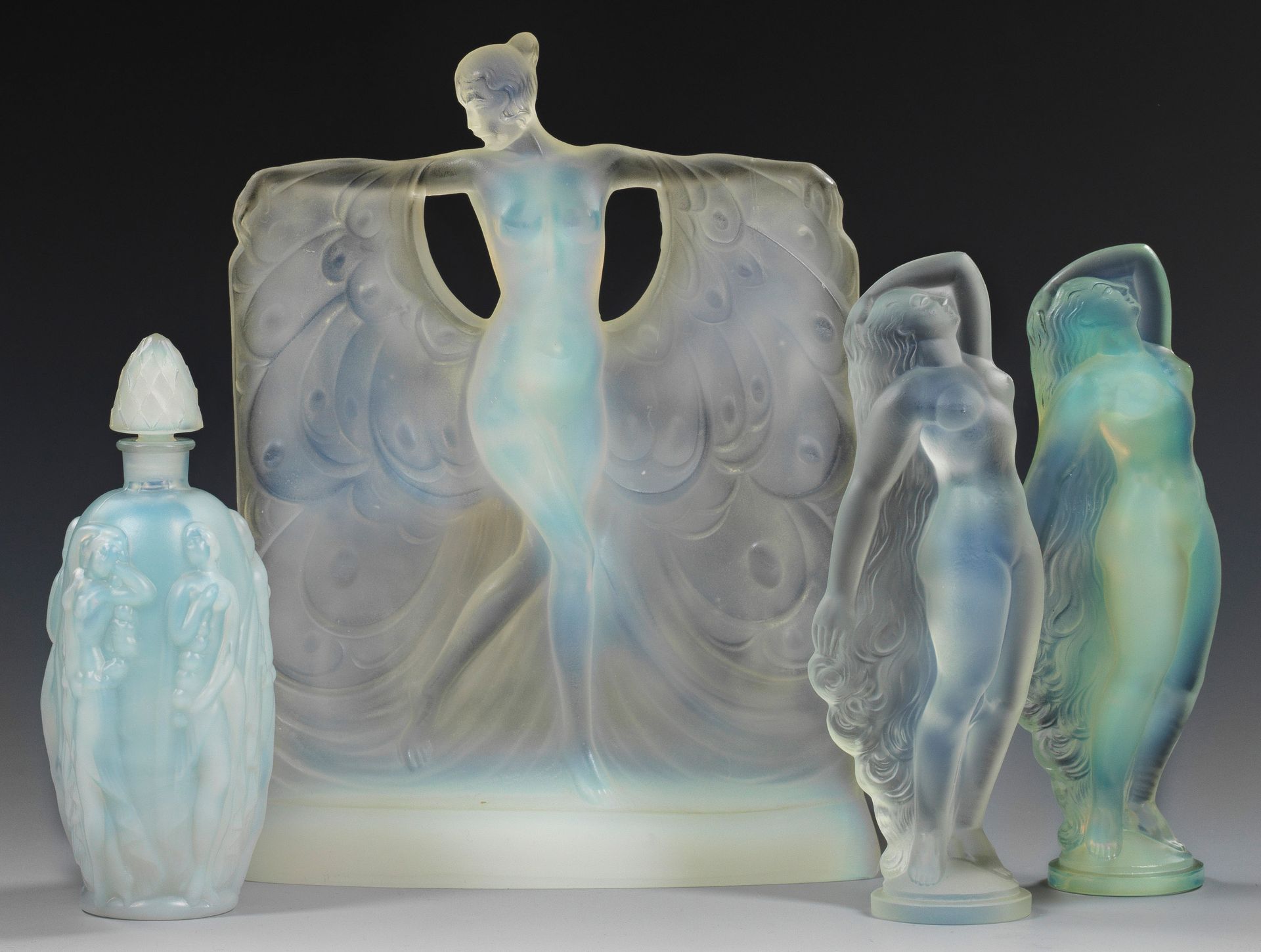Null Collezione di quattro oggetti in vetro Art Déco Sabino composta da due stat&hellip;