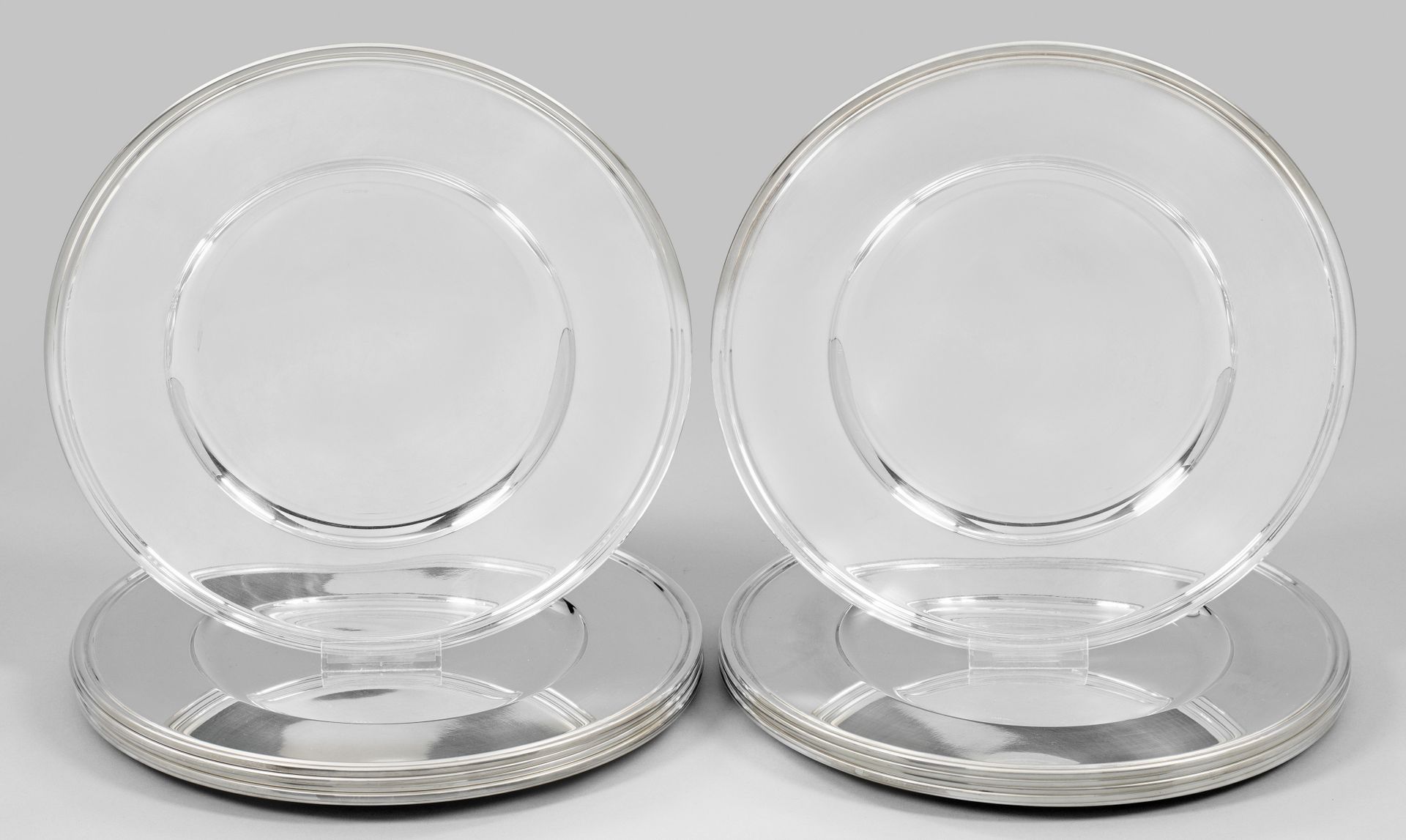 Null Set of twelve elegant silver place plates. Round, smooth, elegant mirror, m&hellip;