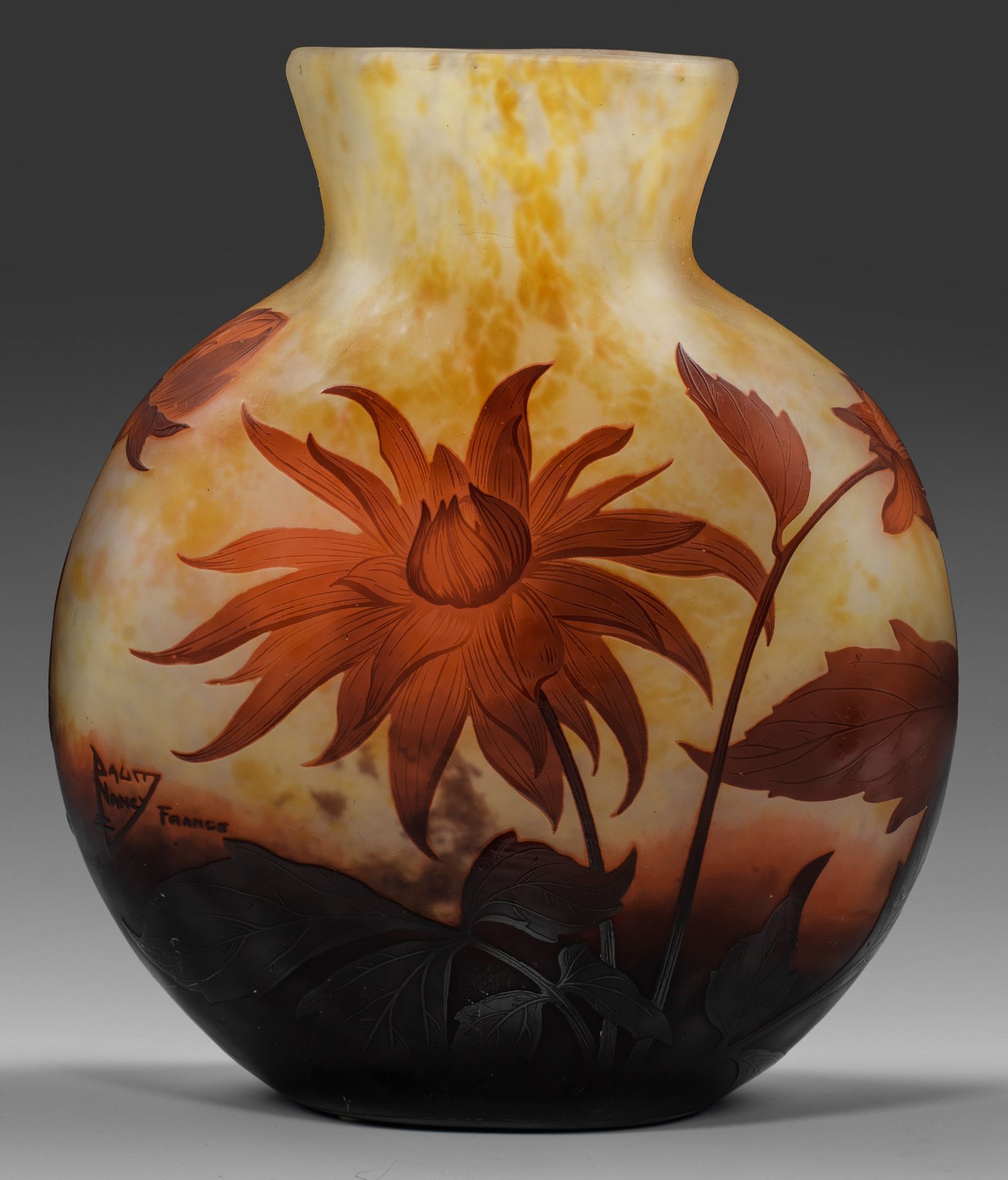 Null Grand vase d'ornement à décor de dahlias "Dahlias à Collerette" de Daum Frè&hellip;