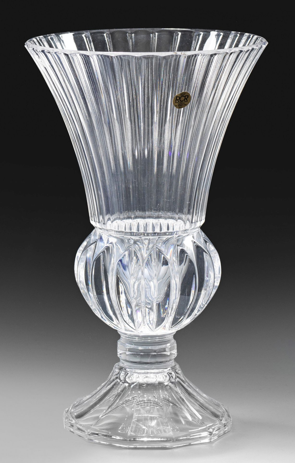 Null Vase décoratif en cristal au plomb. Pied facetté et corps en forme de cloch&hellip;
