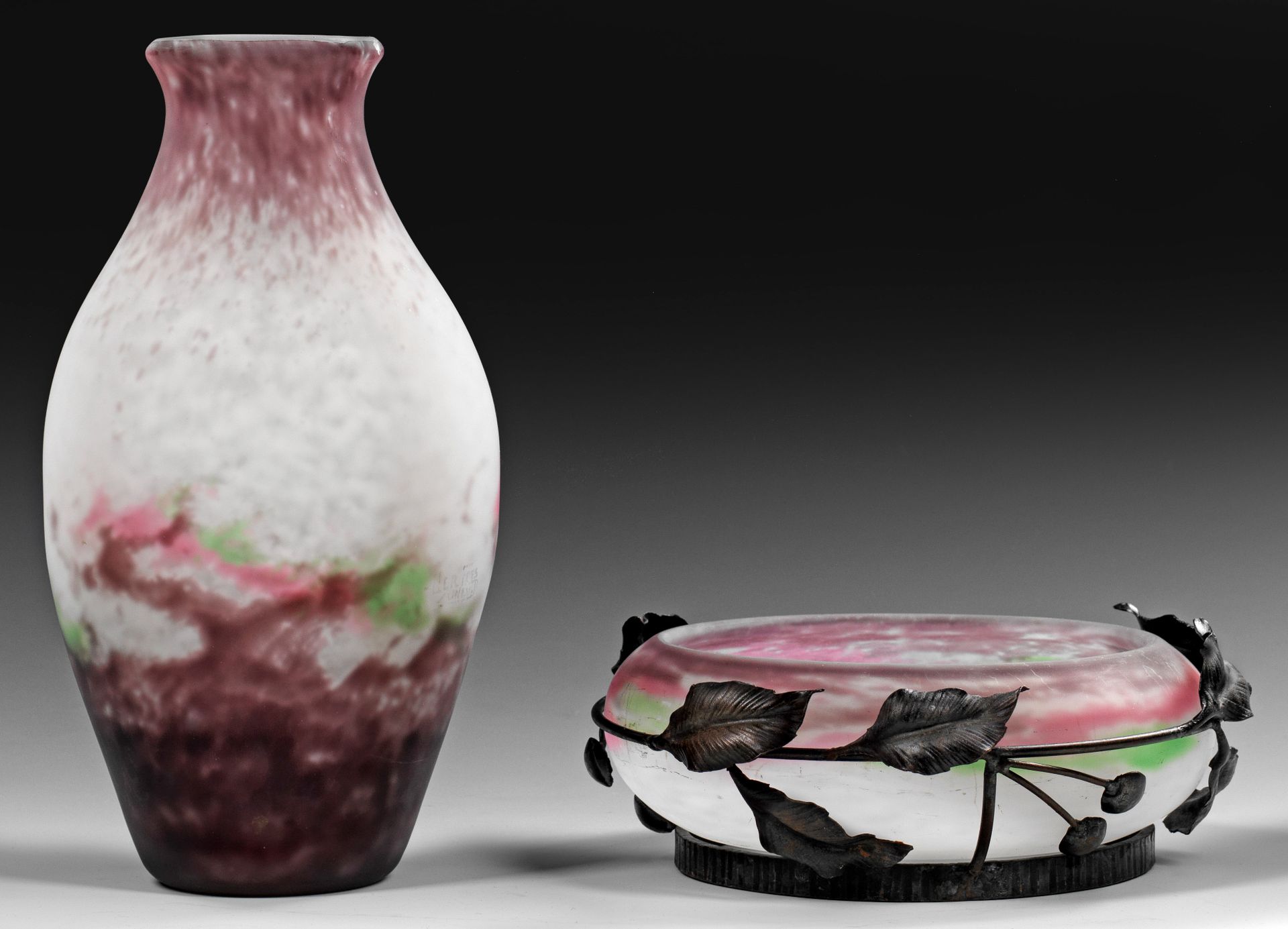 Null Coupe et vase Art déco de Muller Frères en verre surfondu, incolore et avec&hellip;