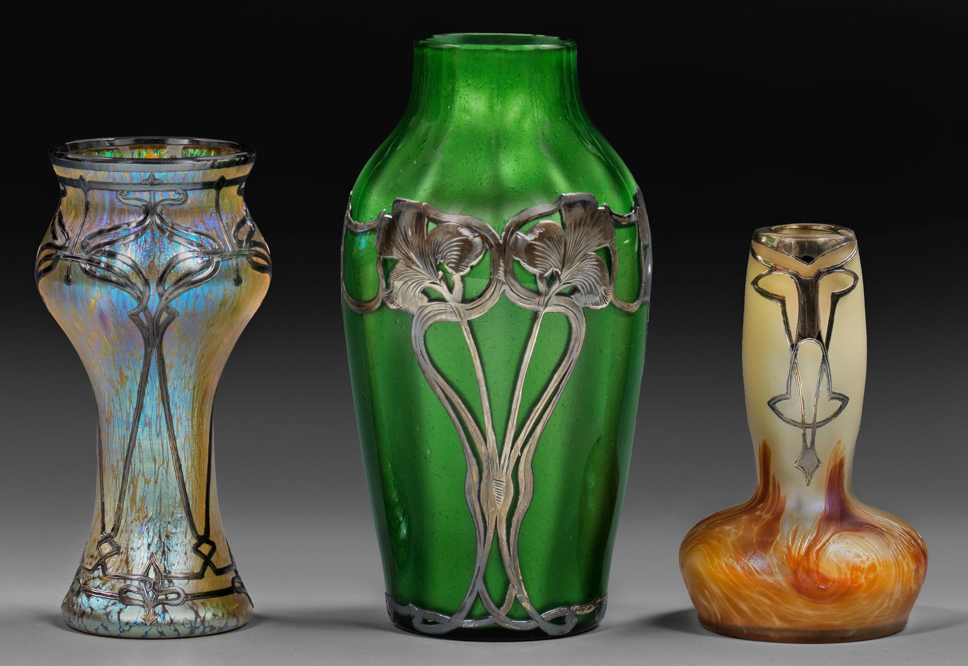 Null Trois vases en verre Art Nouveau avec une fine couche d'argent. Verre incol&hellip;