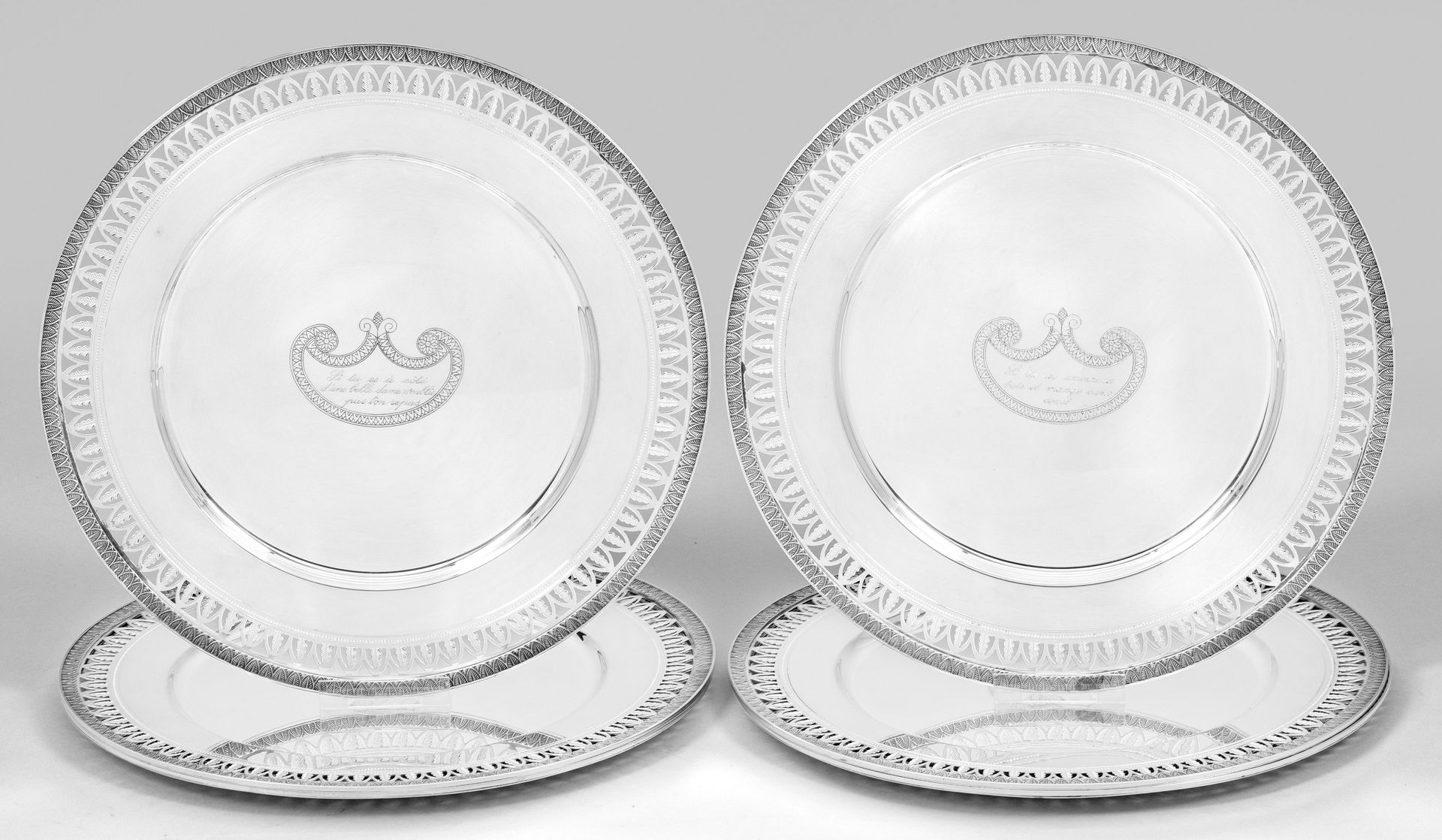 Null Set of six decorative silver place plates. Round, slightly hollowed, smooth&hellip;