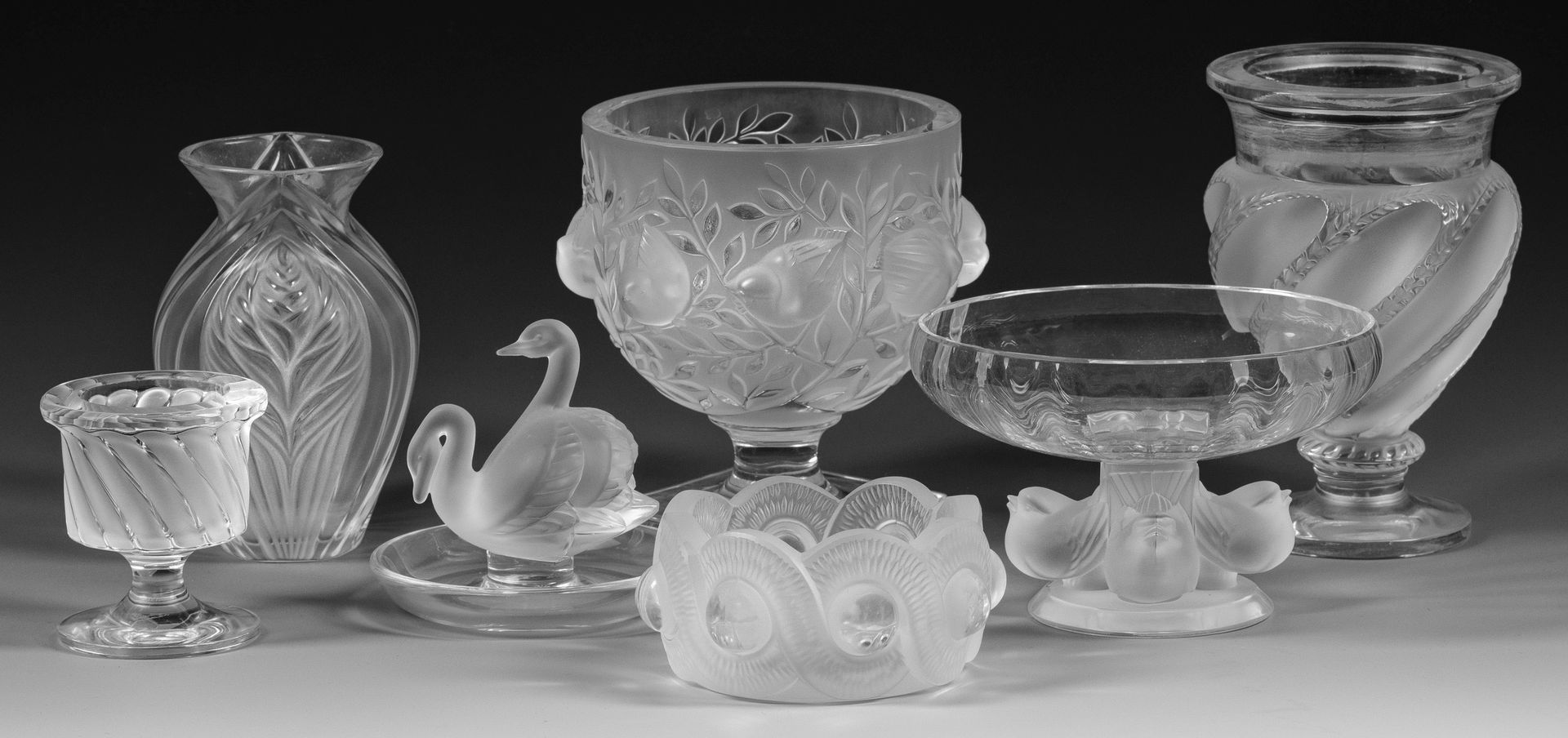 Null Collection de sept objets en verre Lalique Verre en cristal incolore, souff&hellip;